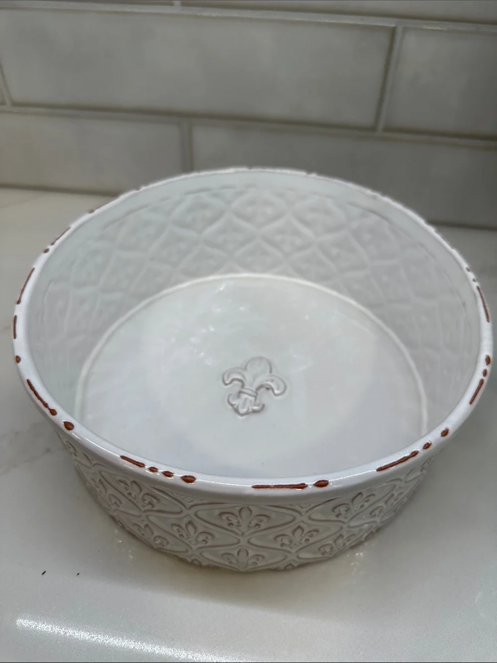 Mud Pie 9” White Soufflé Baking Dish Fleur de Lis Stoneware Never Used